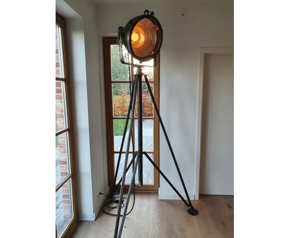 Lampe projecteur industriel sur pied vintage années 50 | Selency