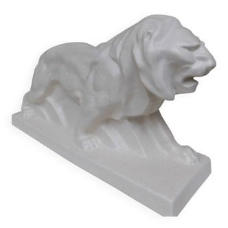 Cracked ceramic lion