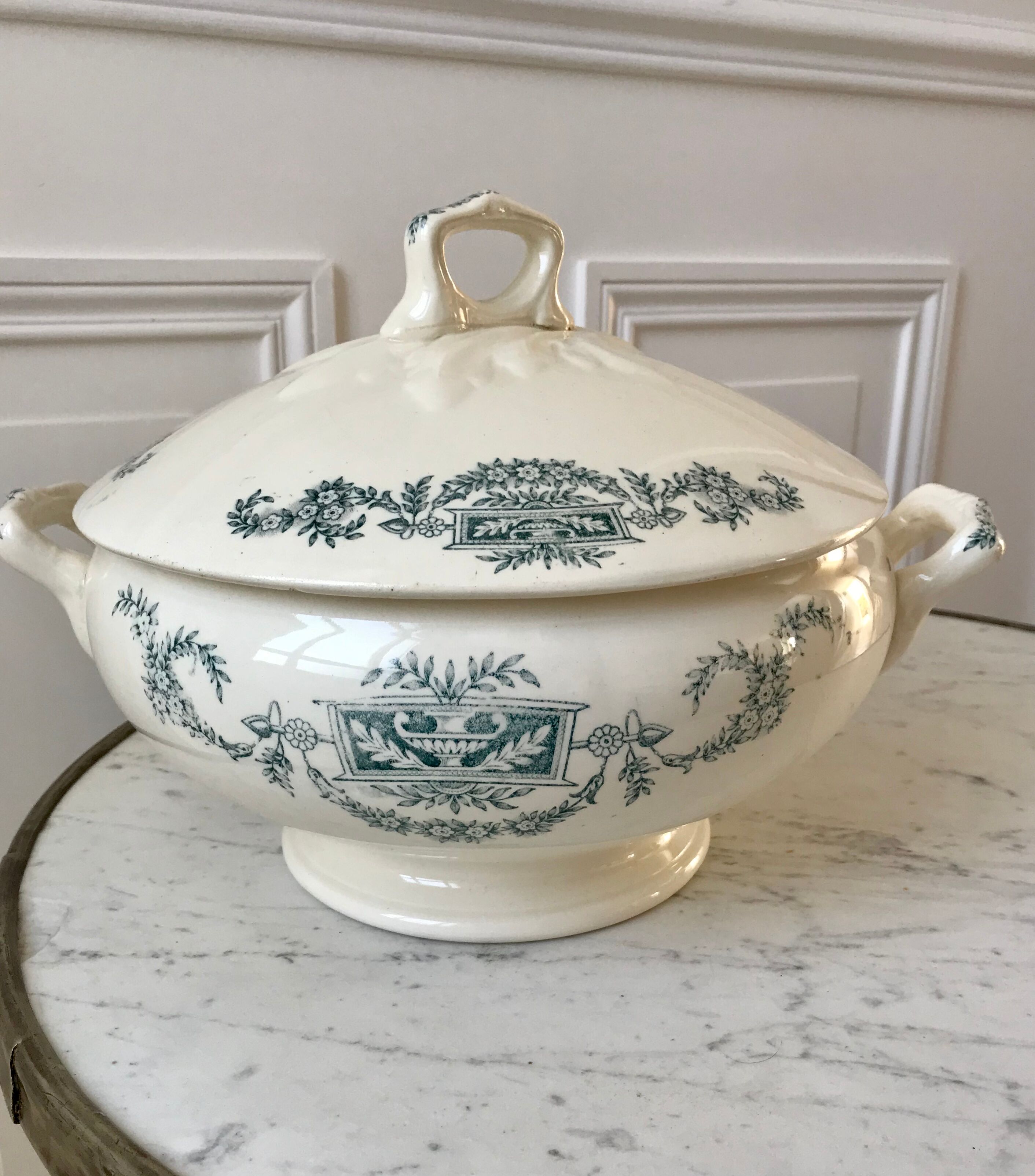 Soup pot Terre de Fer Longchamp model "Lutèce" late nineteenth