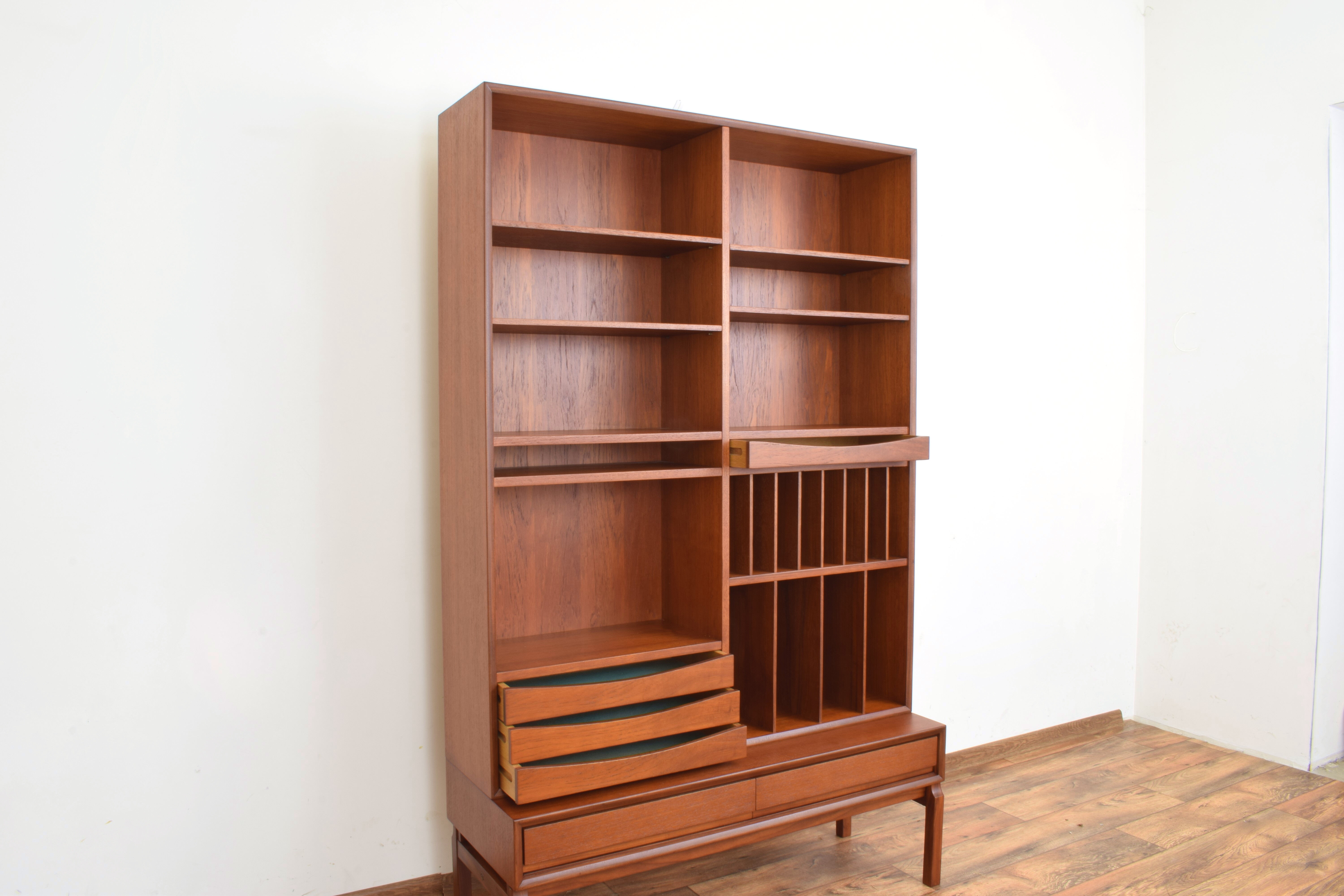 MTP Wall Unit by M. Grabiński