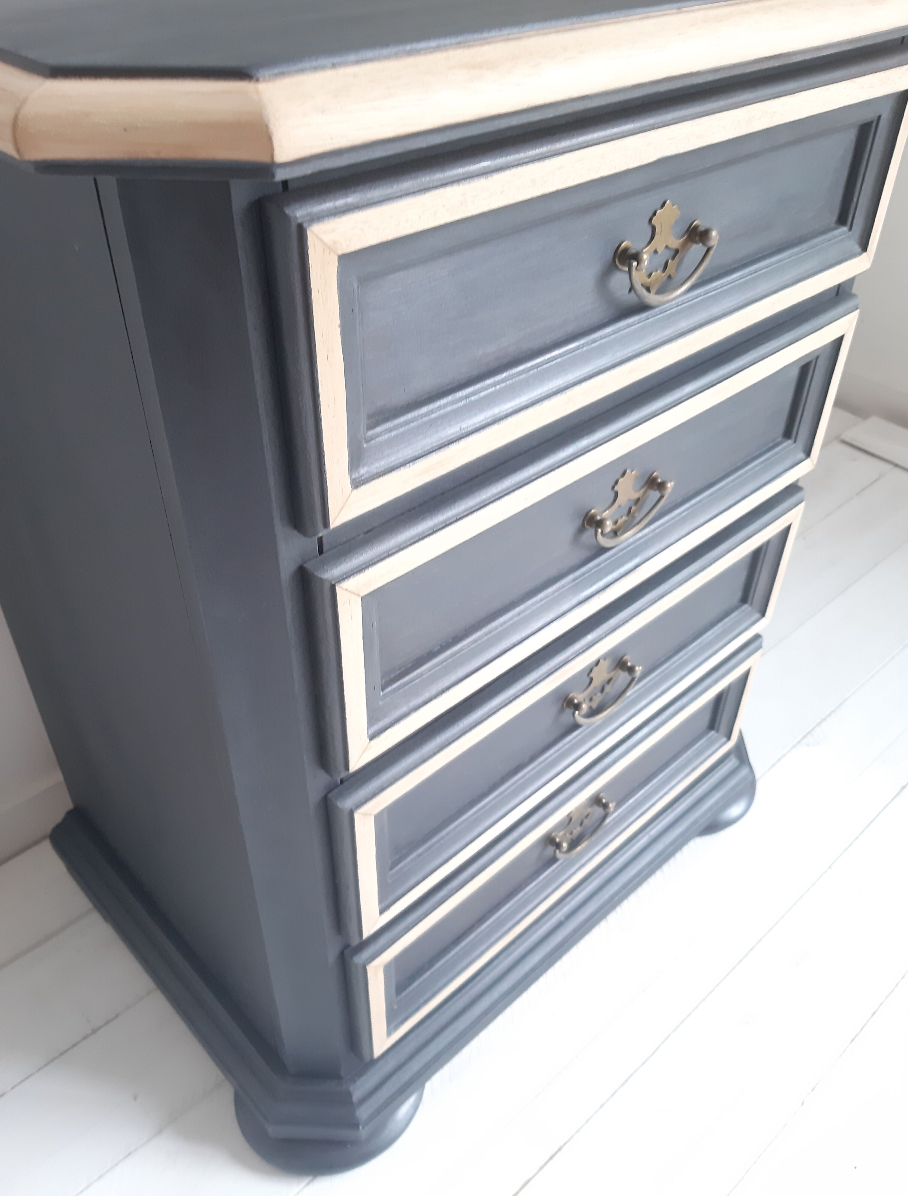 Extra chest of drawers