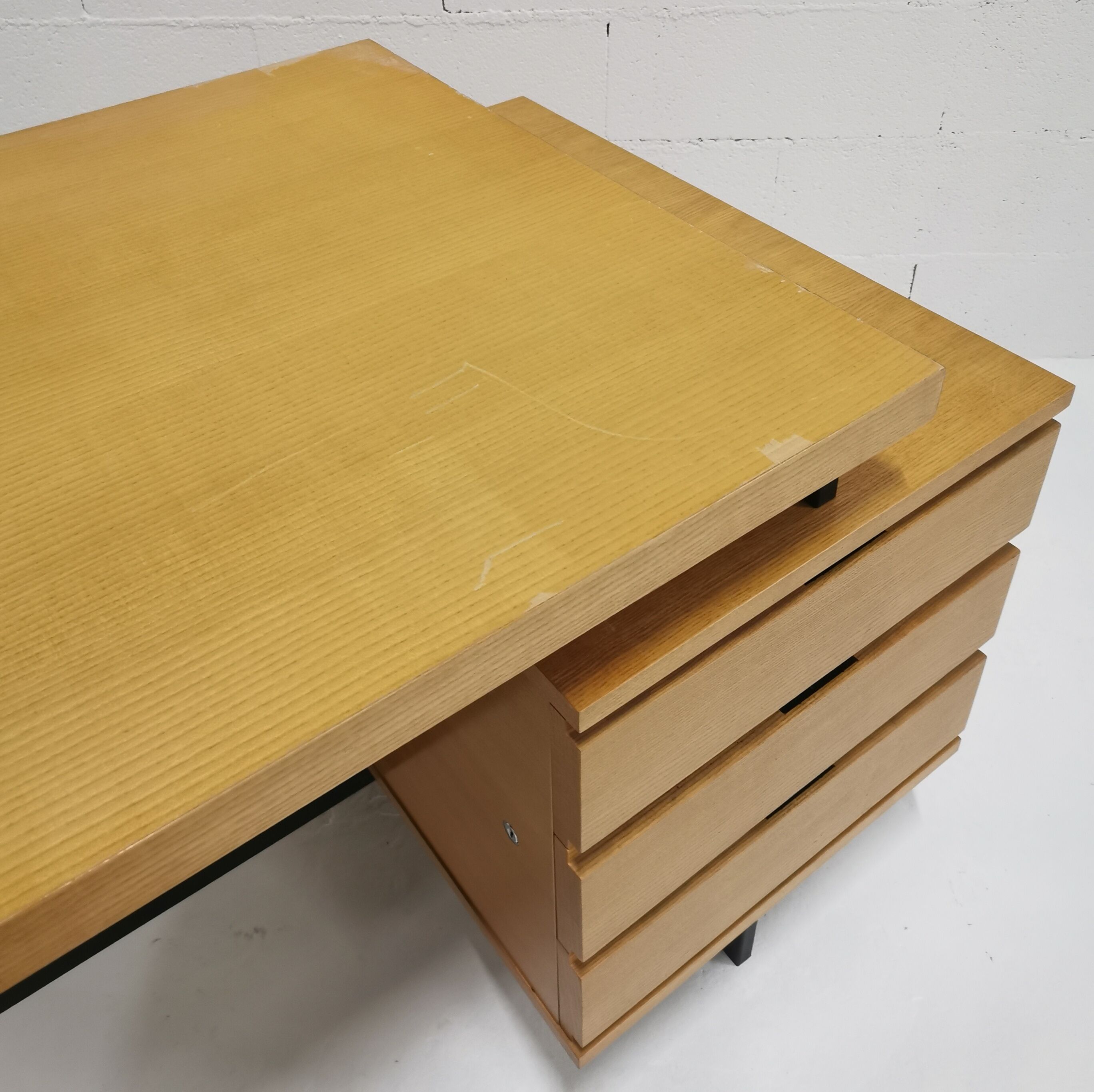 Bureau de Pierre Guariche Les Huchers Minvielle 1960