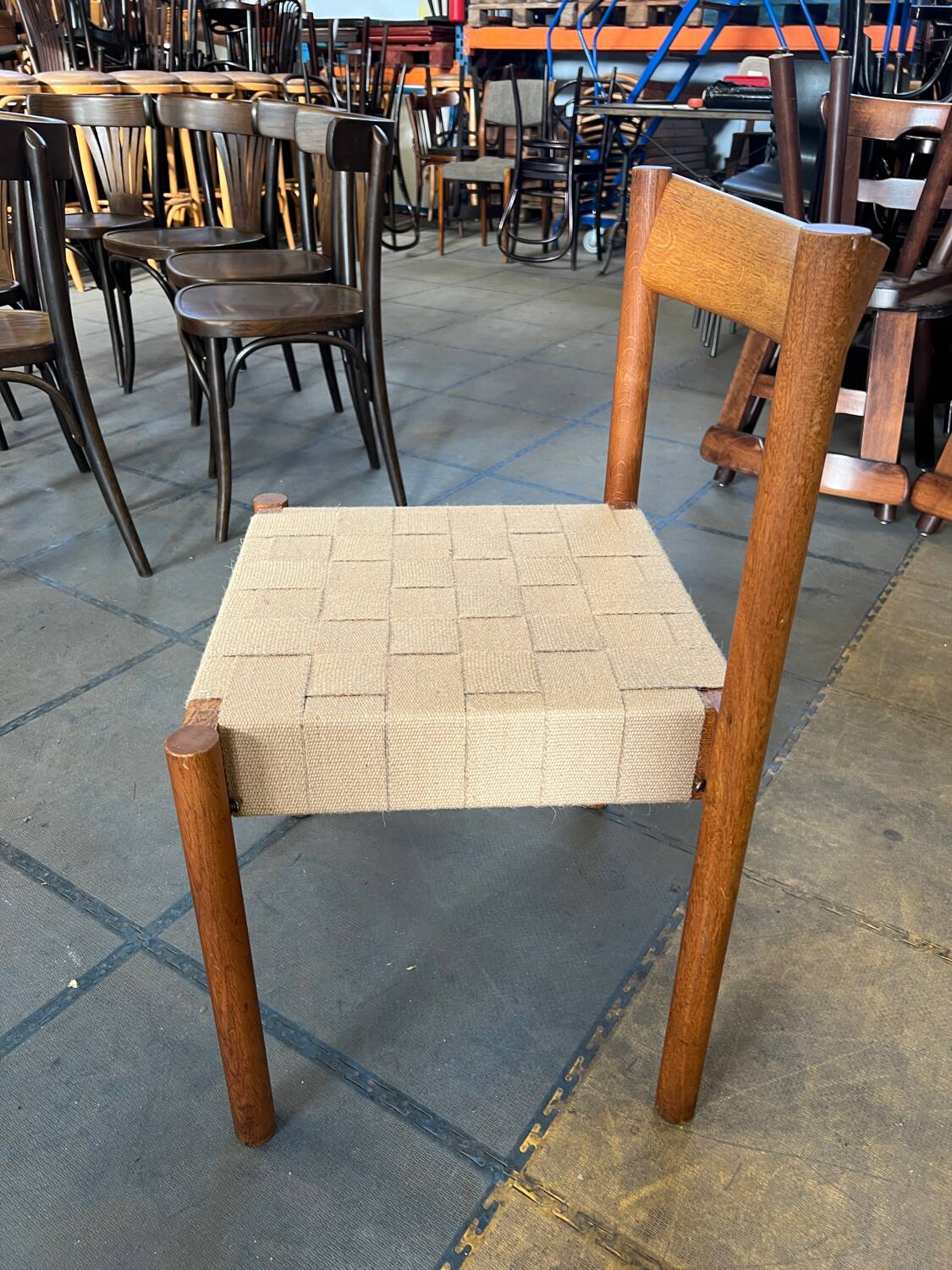 Minimalist chair