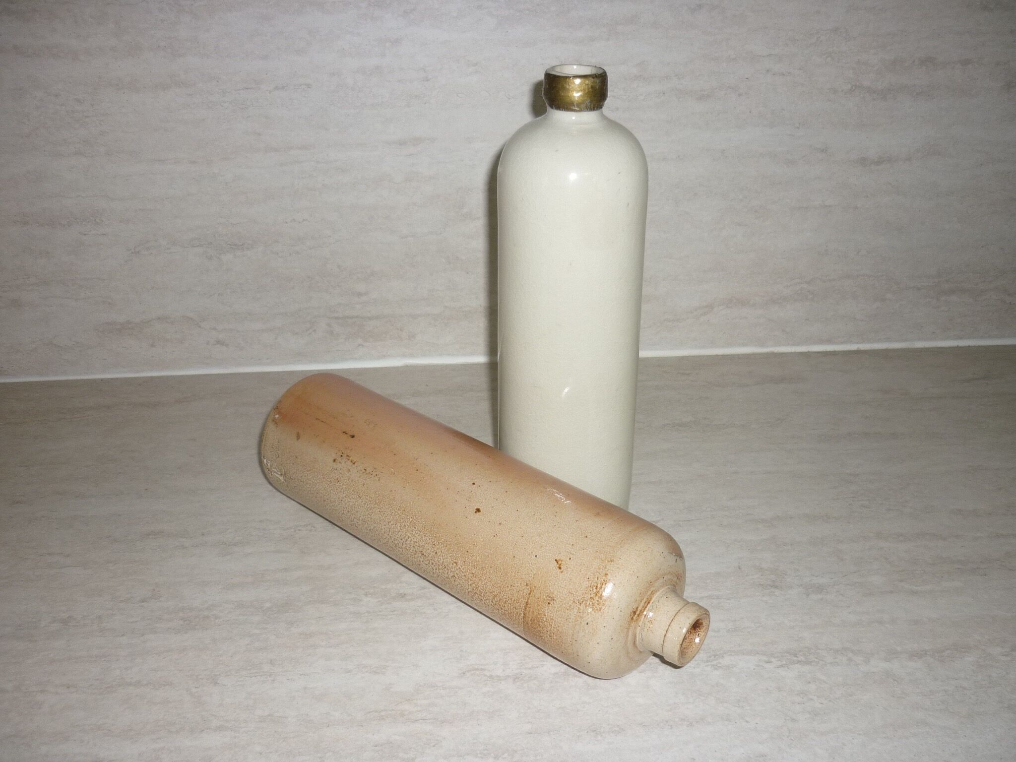 2 bottles of glazed stoneware in natural colours
