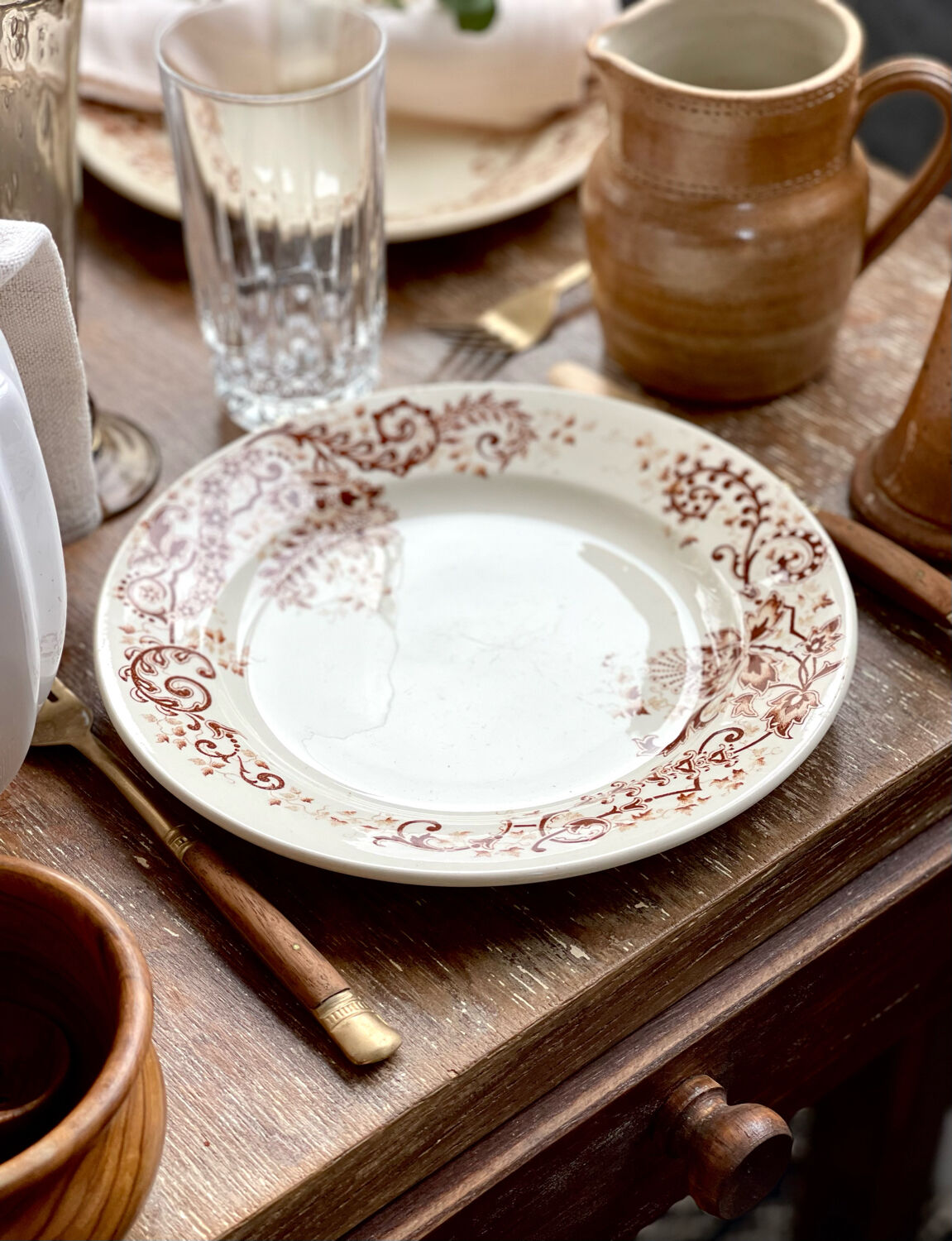 6 old plates in iron earth.