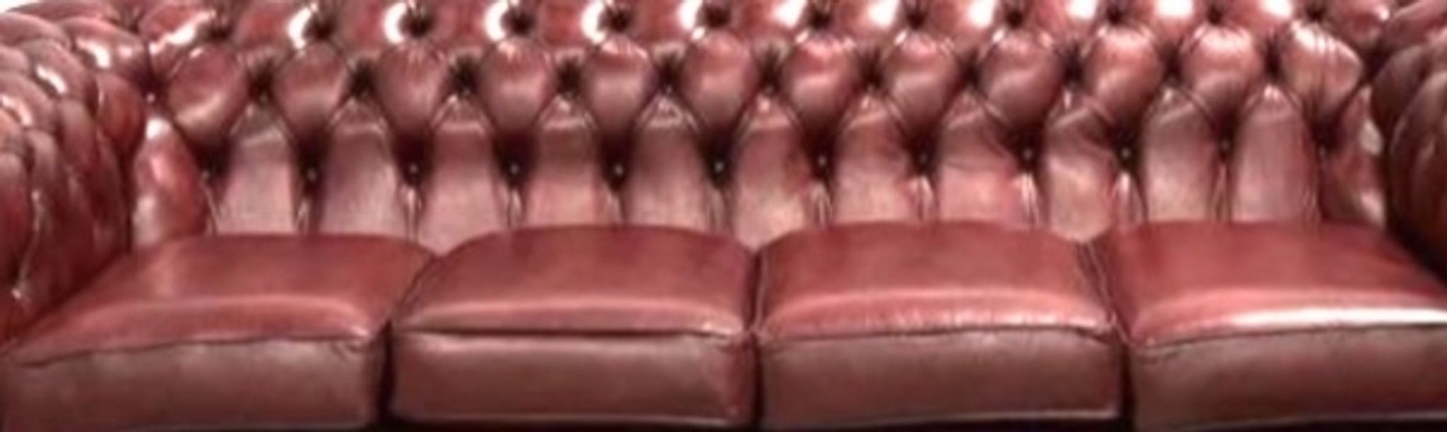 Canapé Chesterfield en cuir bordeaux