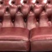 Canapé Chesterfield en cuir bordeaux