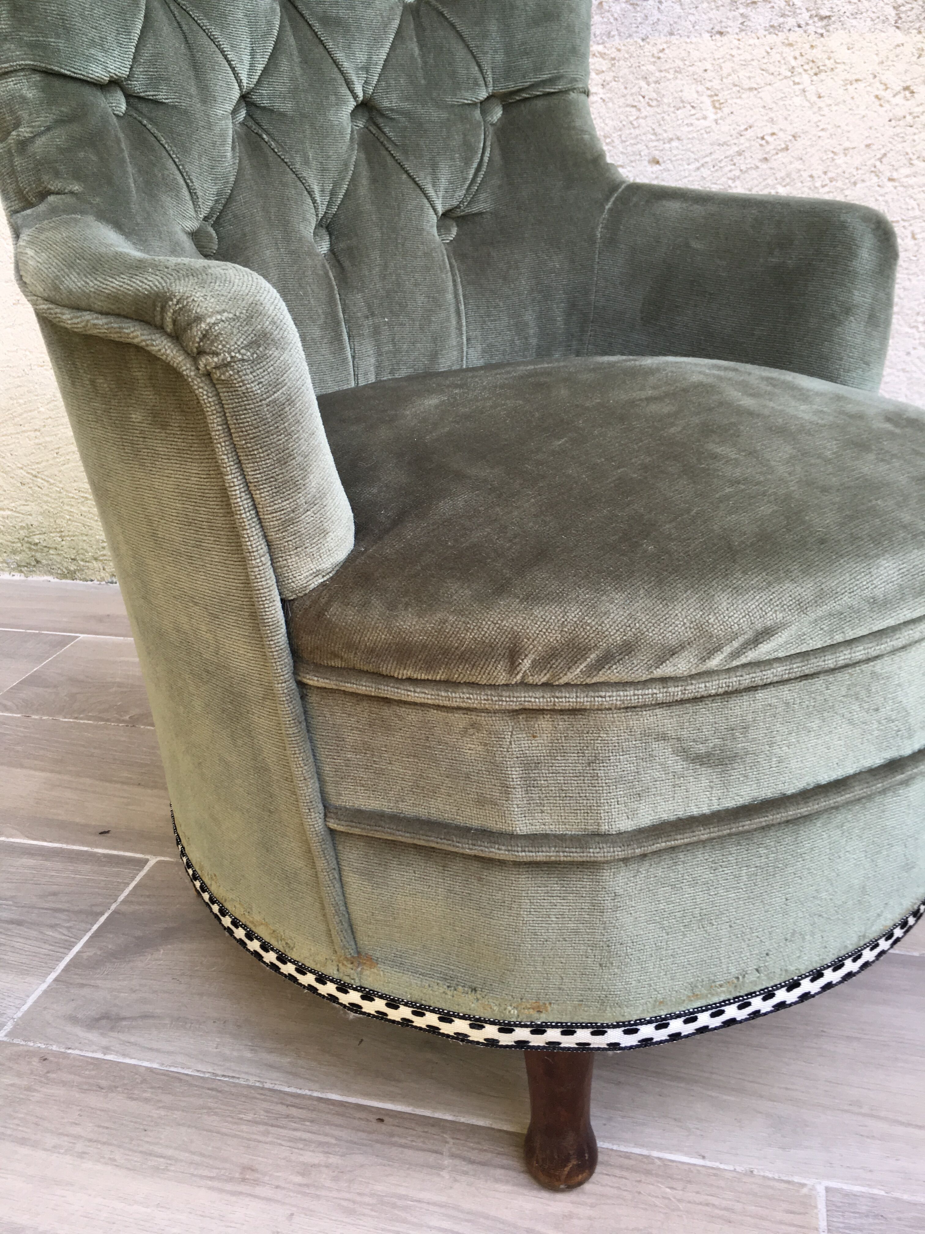 Velvet toad armchair