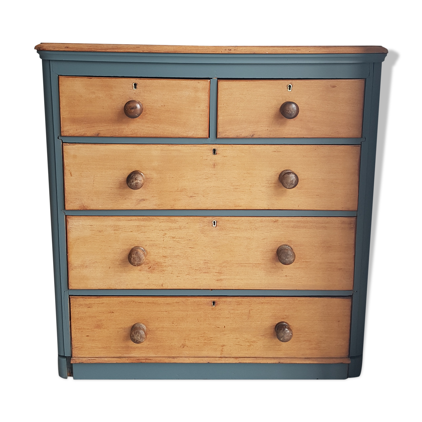 Old chest of drawers