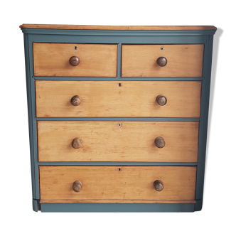 Old chest of drawers