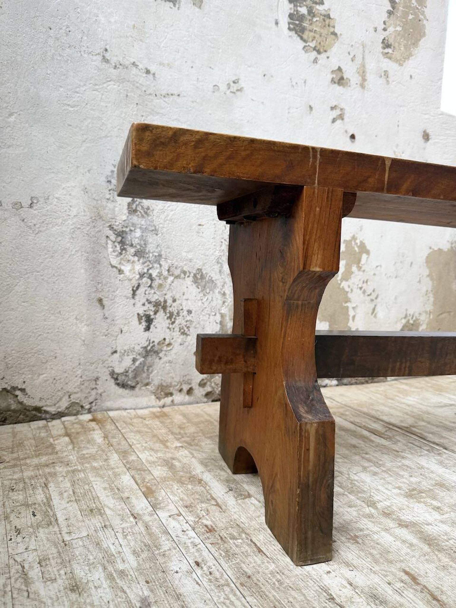 Paire de bancs noyer 1900