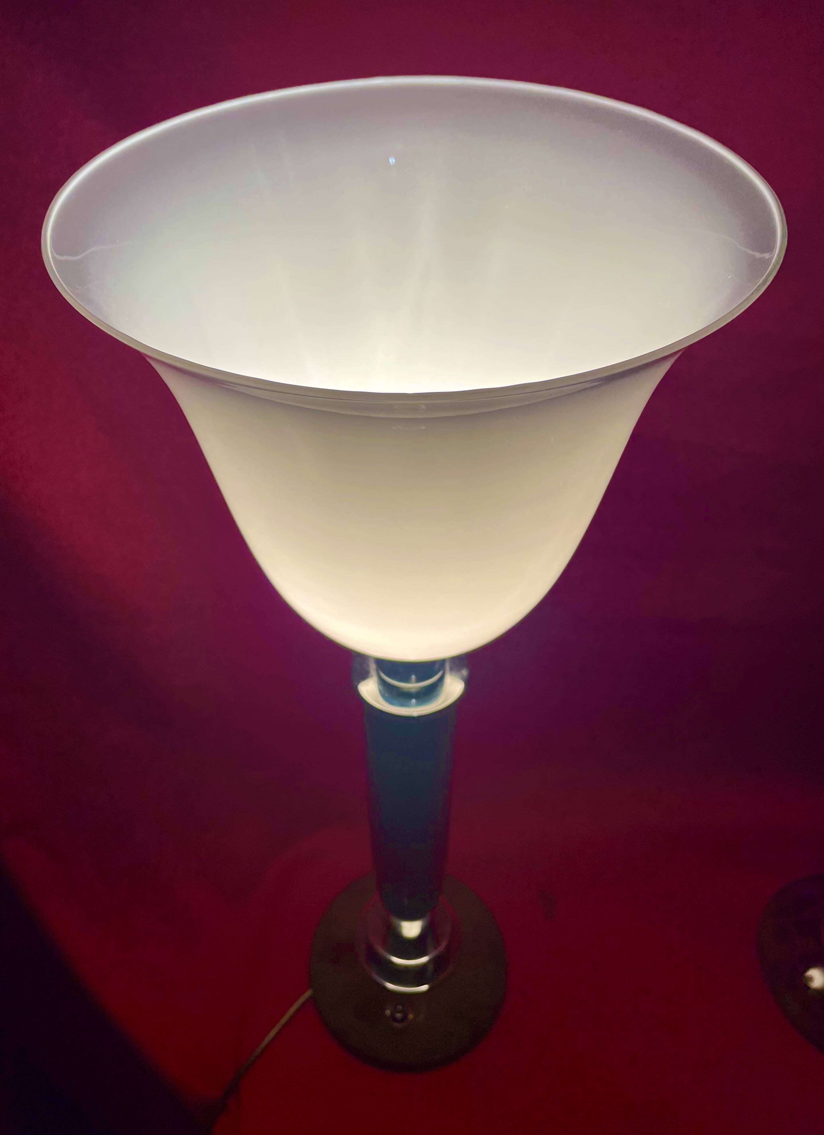 A pair of understated and elegant lamps, vintage, from the 70s-80s.