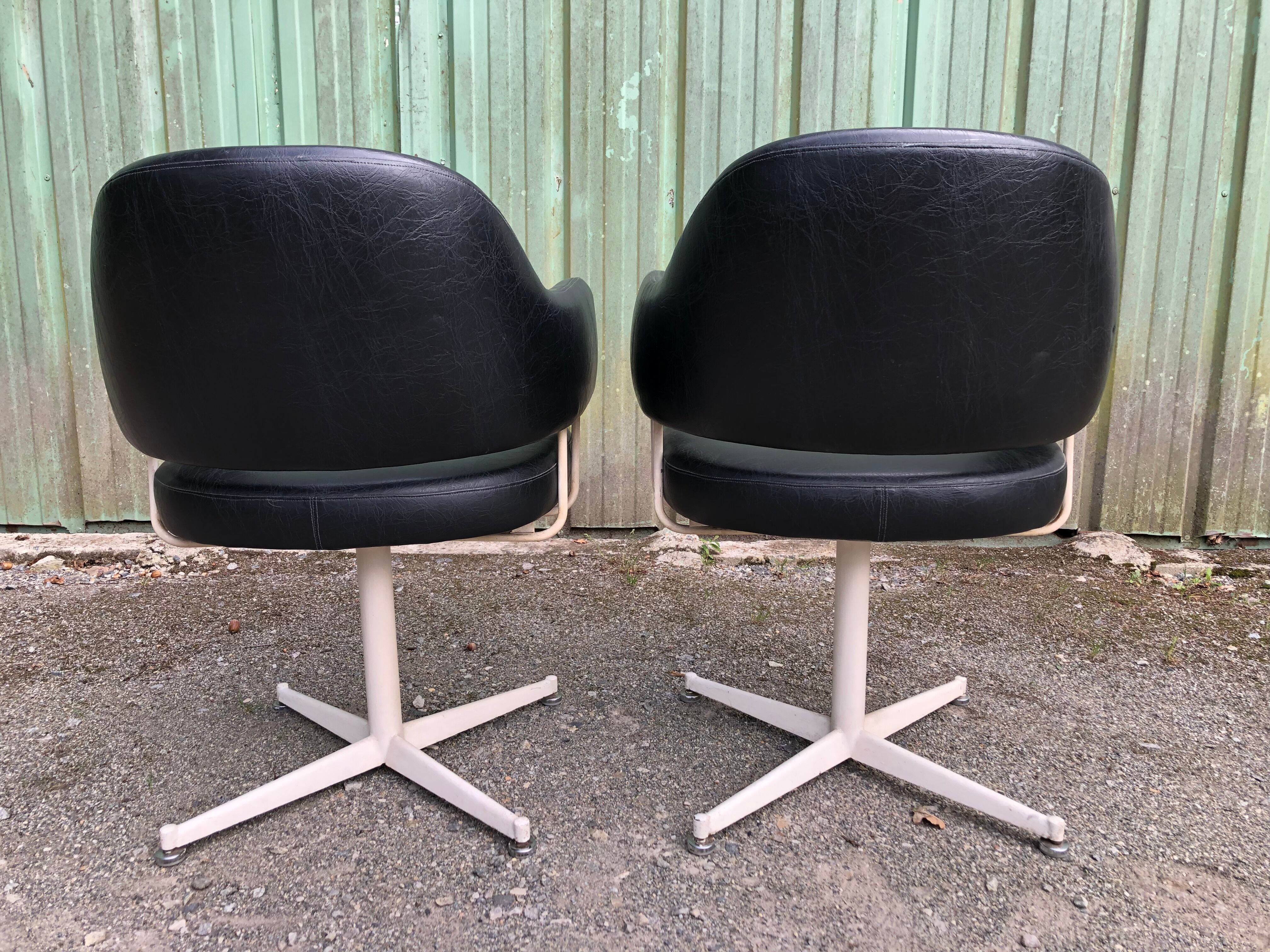 Pair of vintage armchairs in black skai with metal legs.