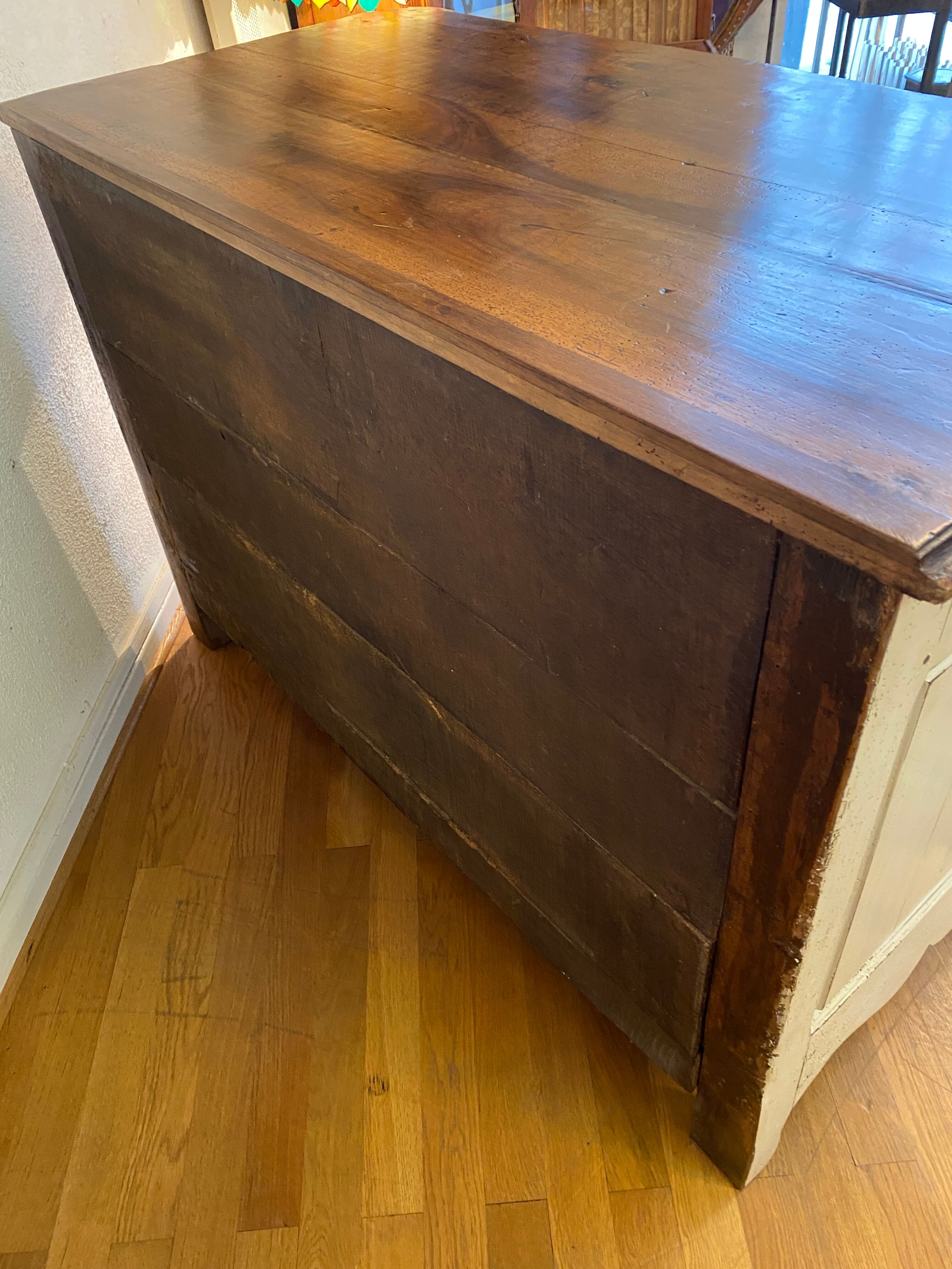 Chest of drawers from the regency period patinated light gray. Perfect condition.