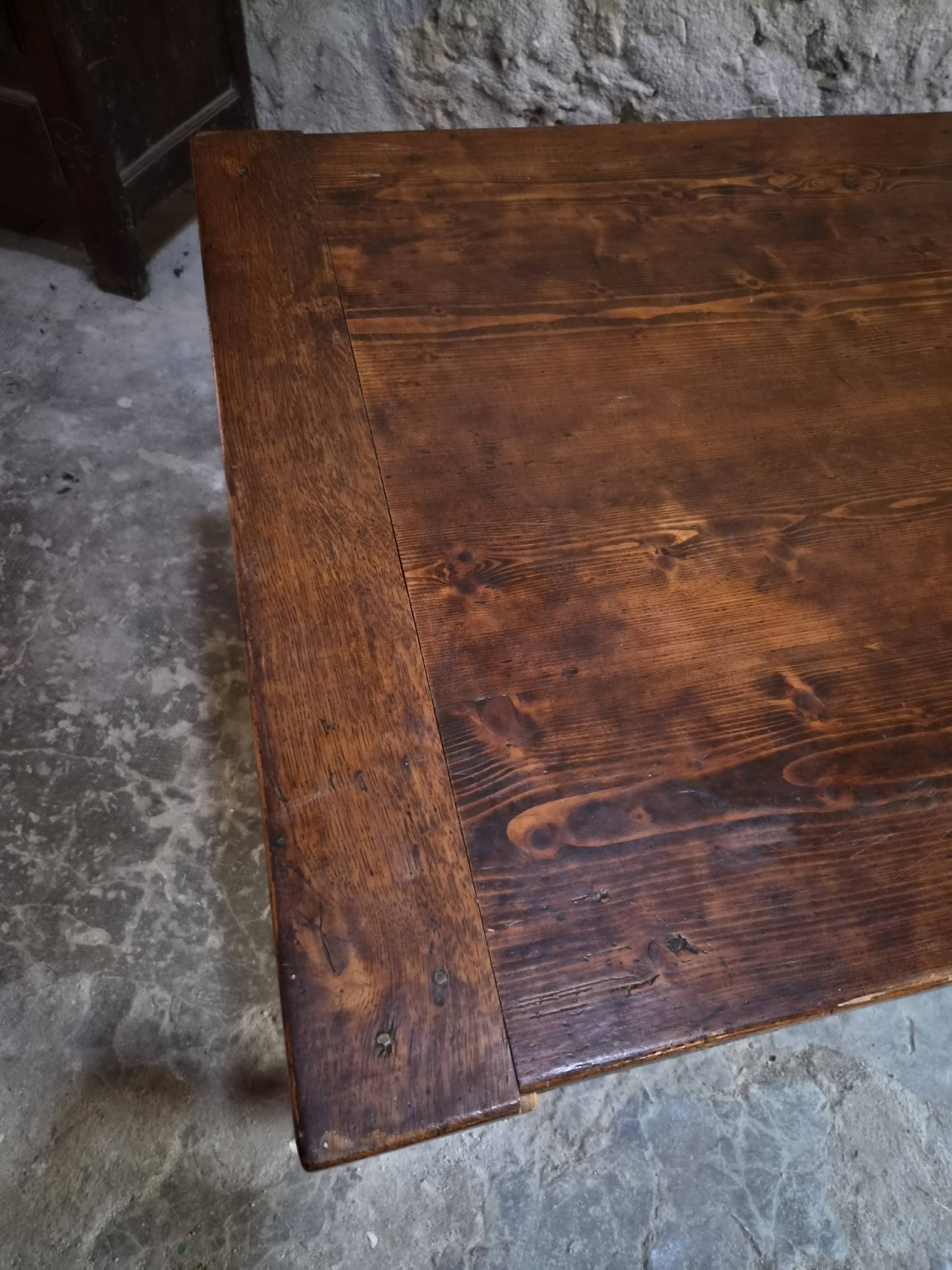 Table à manger de ferme française ancienne avec deux tiroirs | Chêne & pin | vers 1850–1900