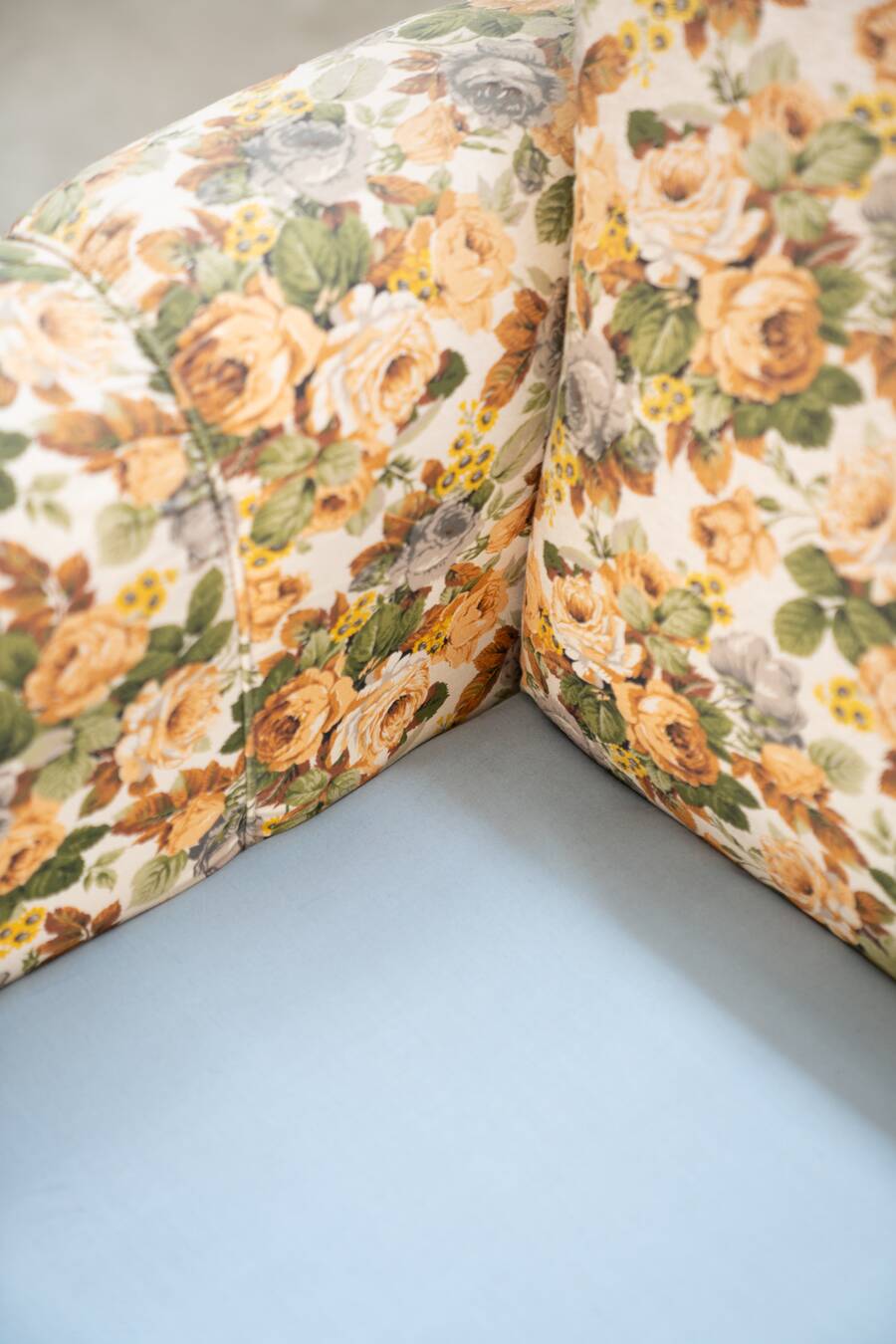 2-seater sofa, floral fabric, wooden structure, plastic and wooden legs, 1970