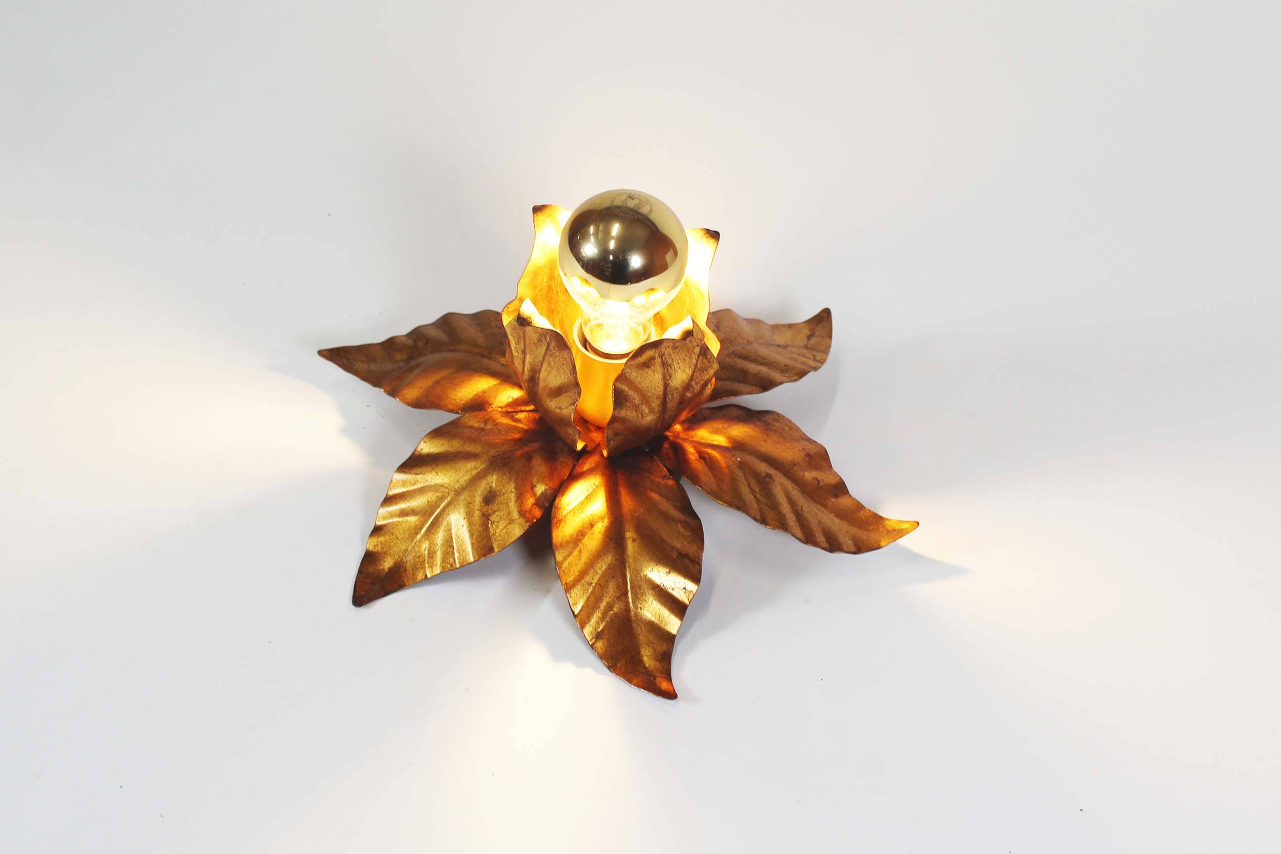 Petite applique ou plafonnier floral doré italien