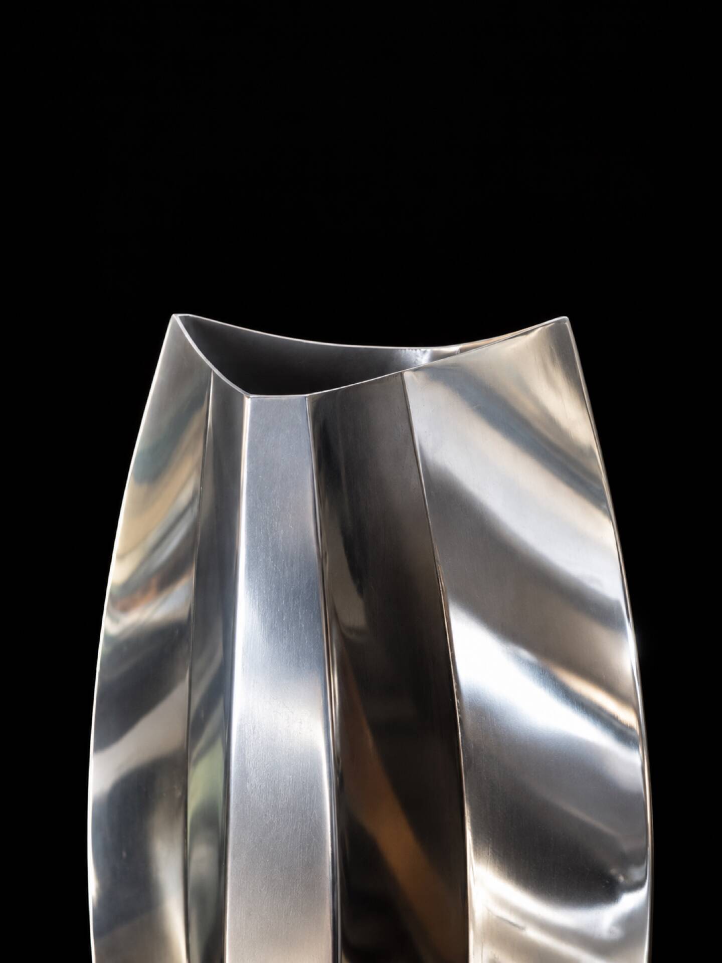 Large sculpture vase signed – polished mirror stainless steel – circa 199