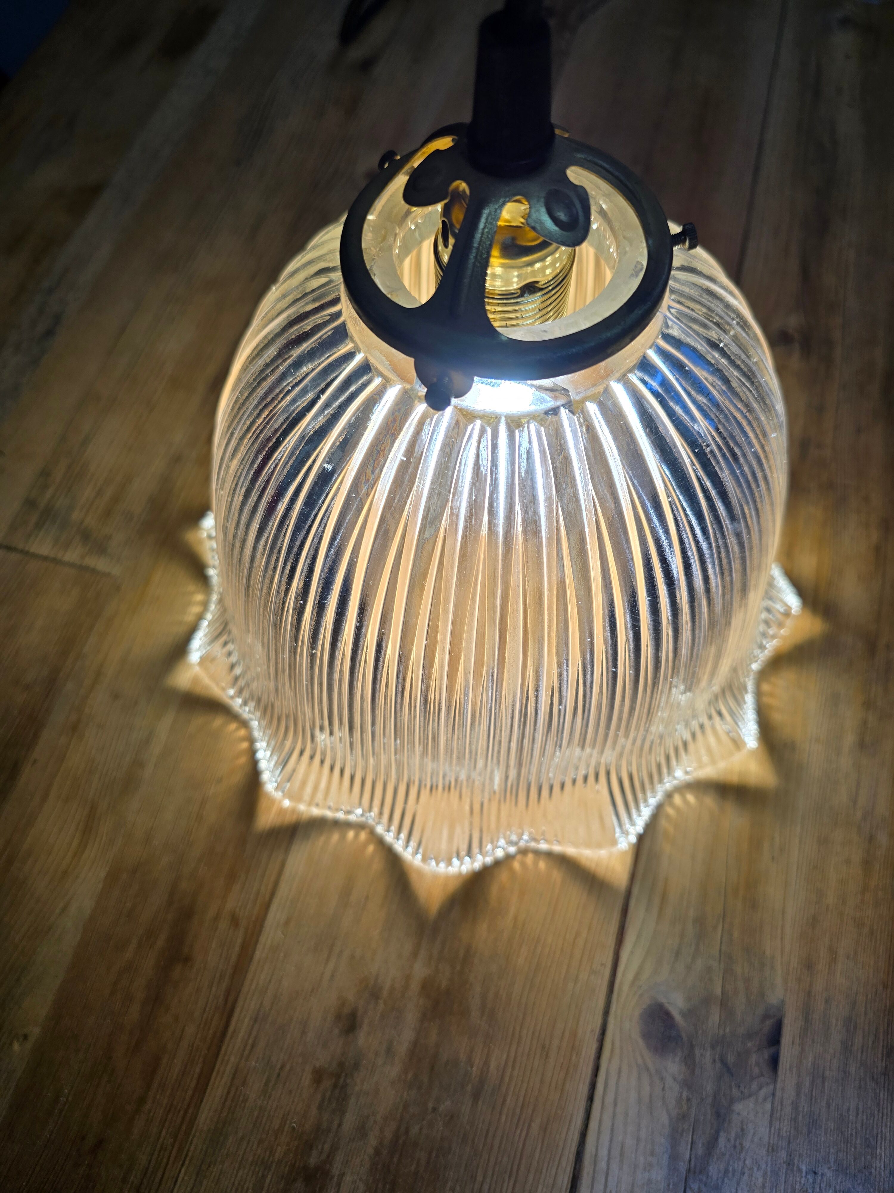 Globe holophane véritable monté en suspension