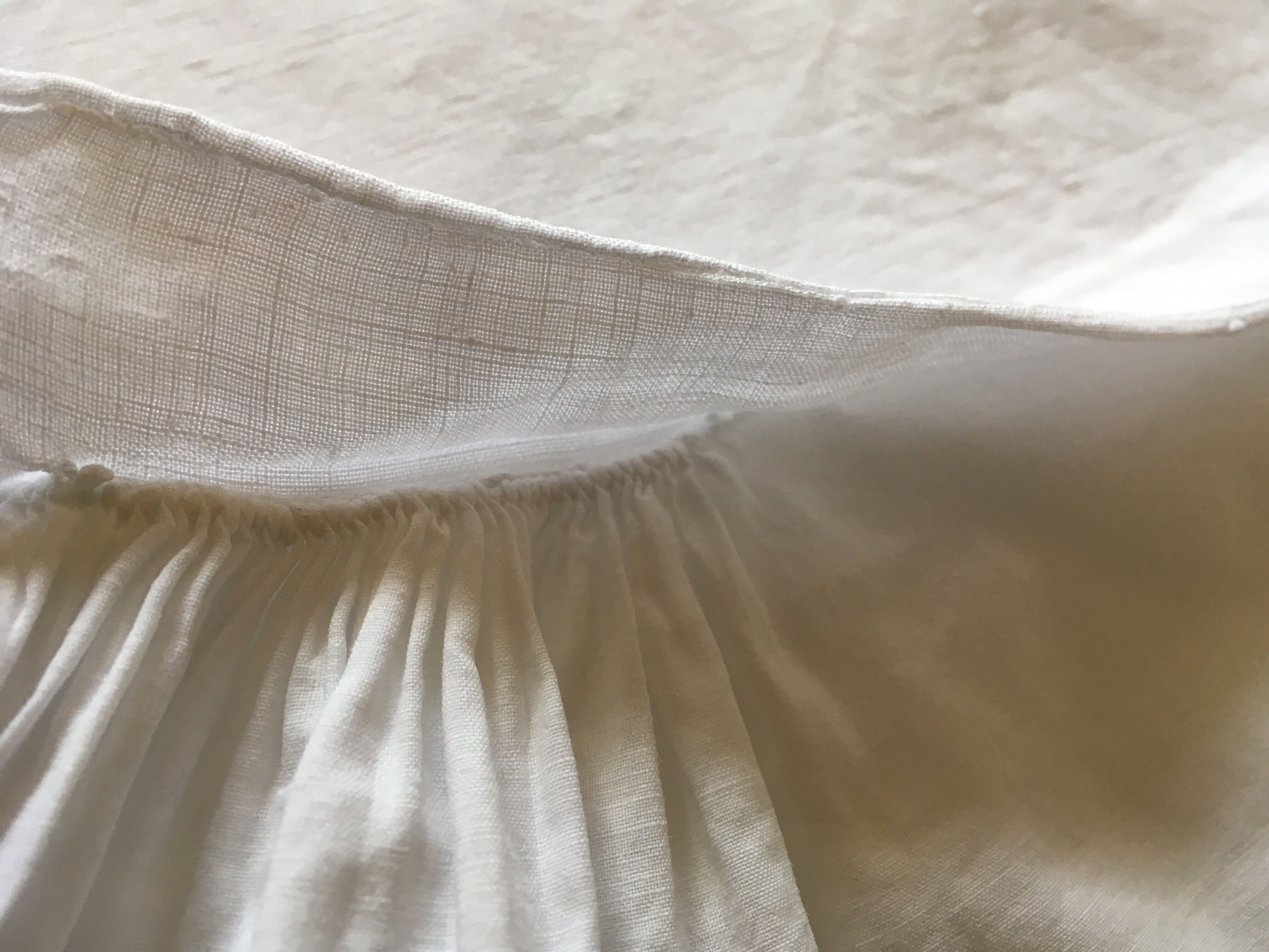 Pillowcase 19th century house at bellows in linen thread