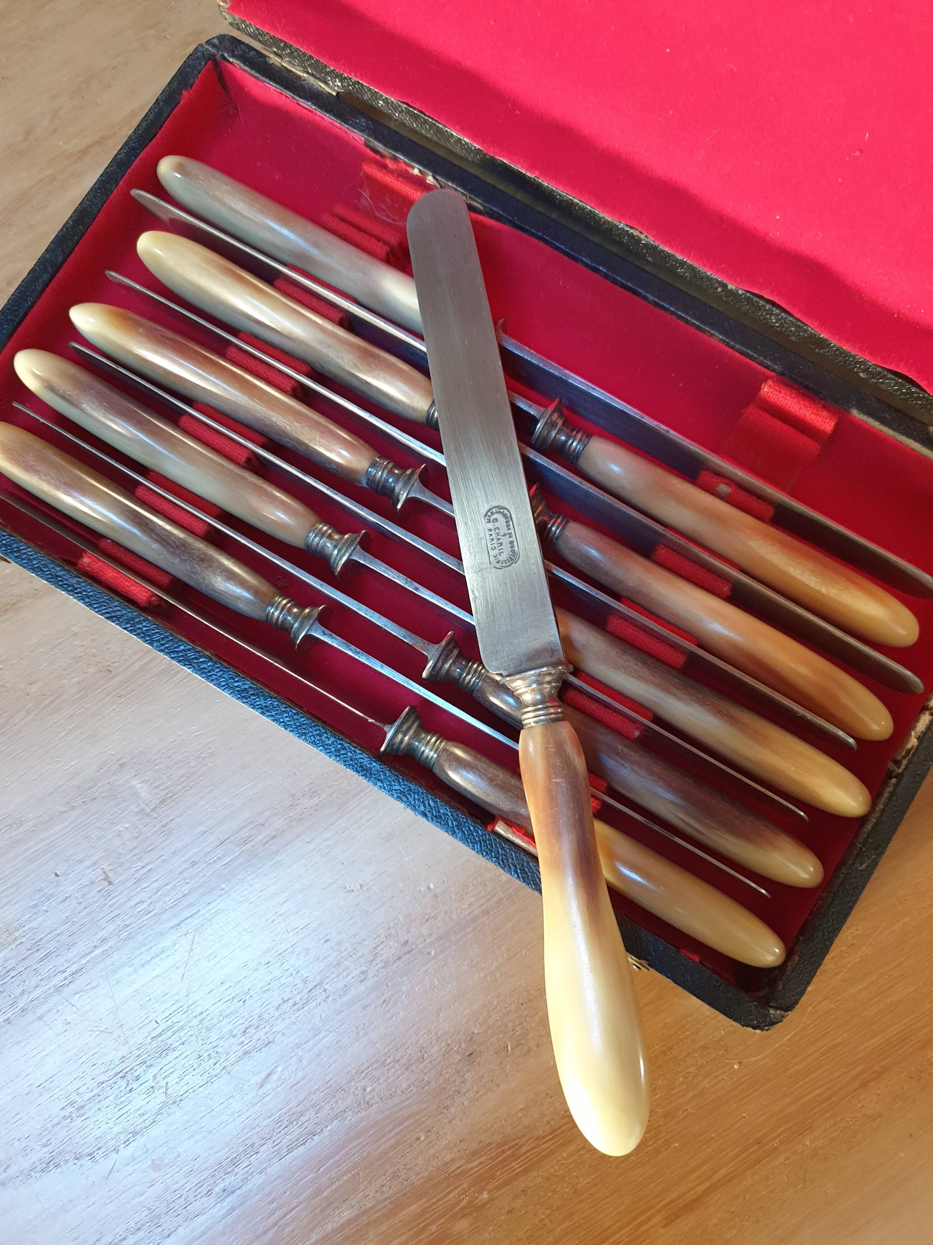 Set of 22 horn handle knives