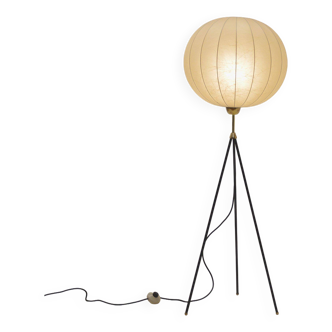 Lampadaire tripode cocon en fibre de verre et laiton, années 1960