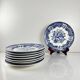 Set de 8 assiettes plates en faïence bleue, décor floral et oiseaux, XXe