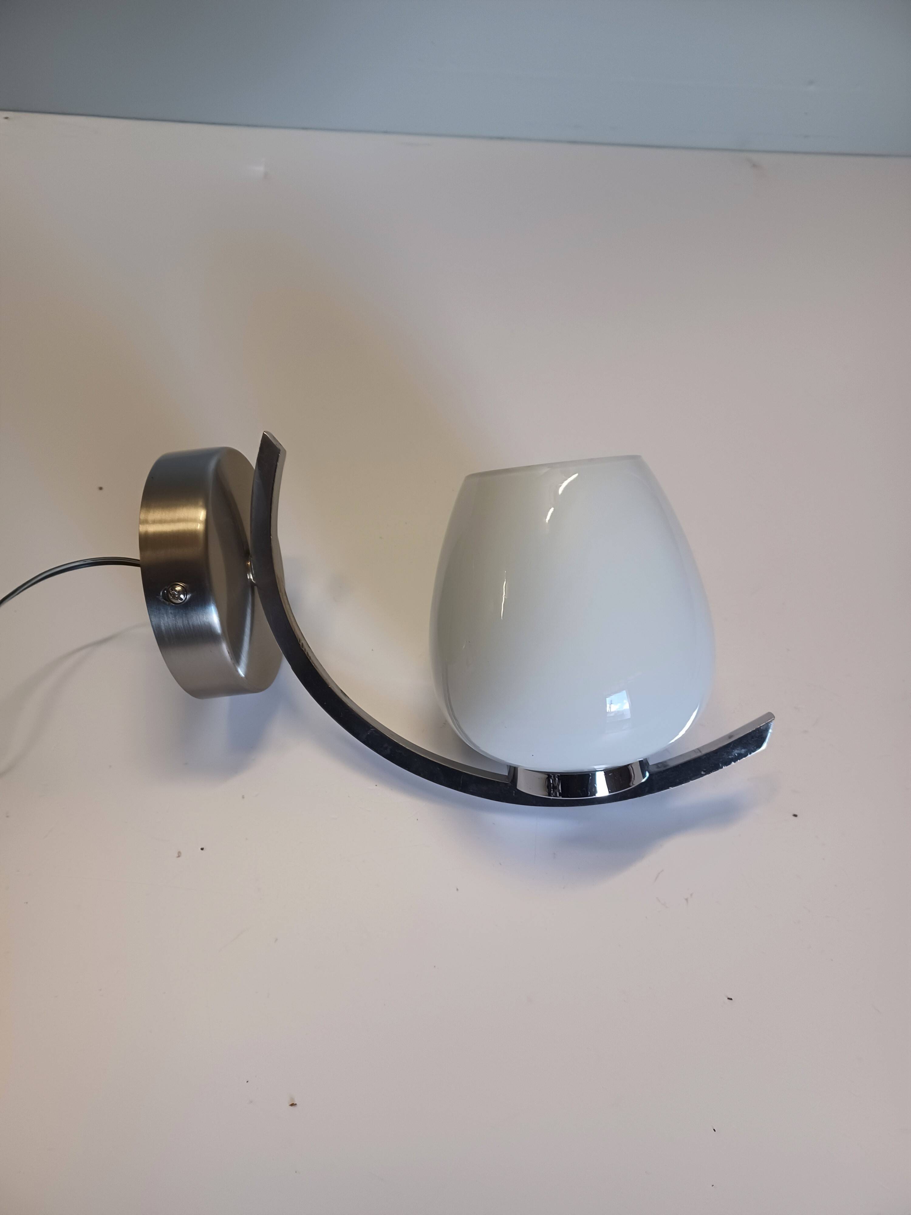 Vintage wall lamp - Chrome and opaline - 1970