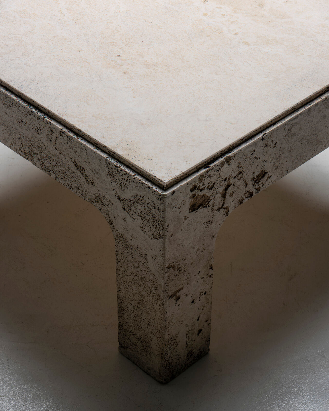 Square coffee table in travertine 1980