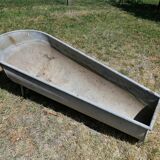 Zinc bathtub