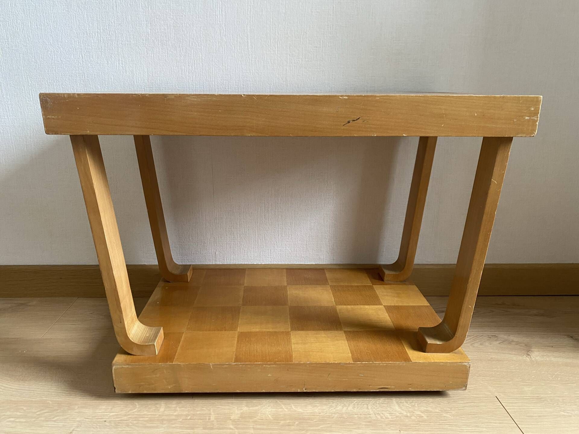 Table d’appoint Art déco à deux plateaux, placage damier et filets de
