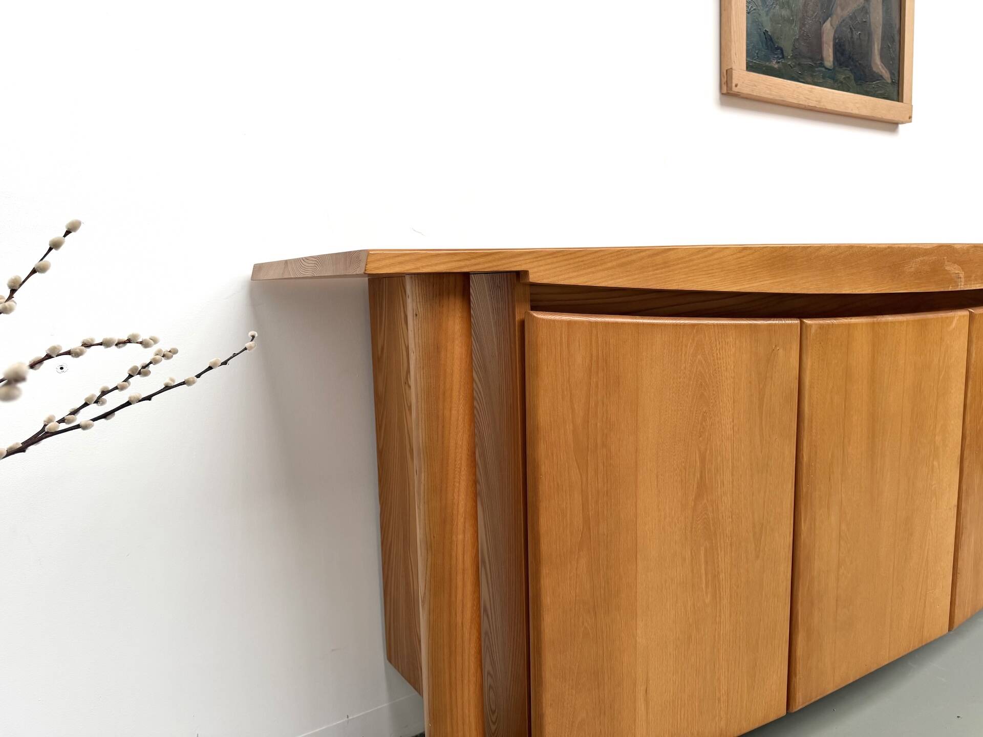 Enfilade galbée Maison Regain en orme massif, 1970
