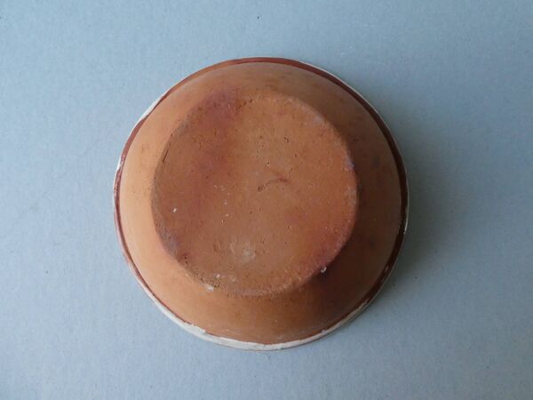Plat creux en terre cuite émaillée
