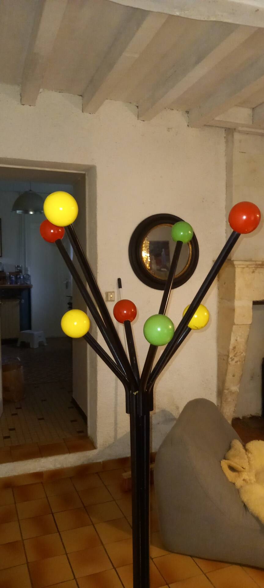 Free-standing coat rack
