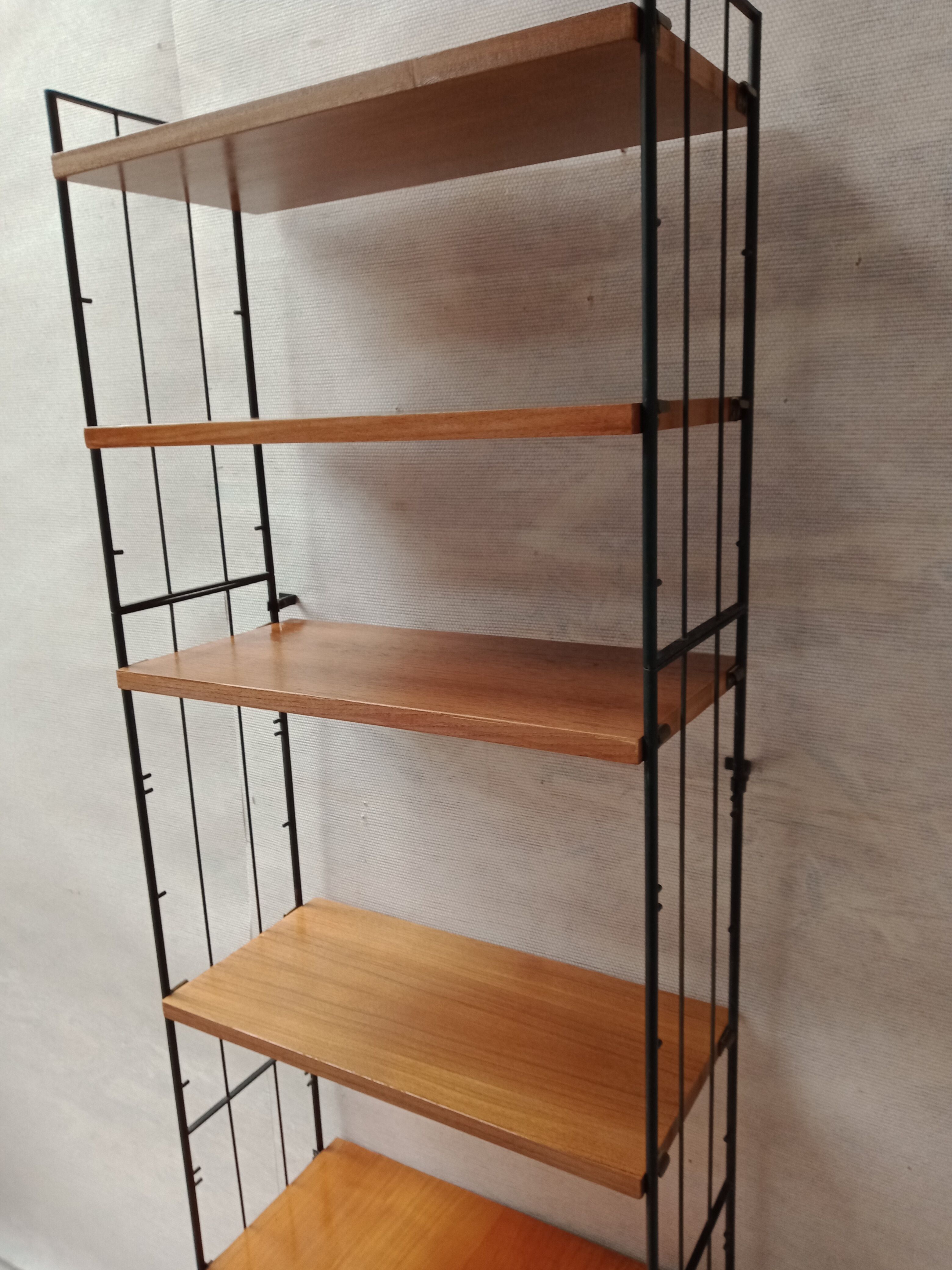 Wall shelf system