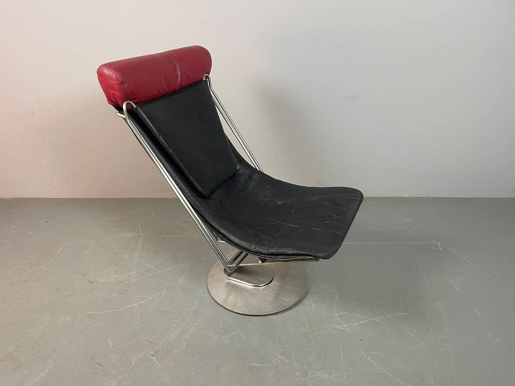 Mid-Century Danish Design ‘Interdane’ Lounge Chair in Black & Red