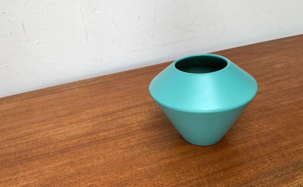 Minimalist ceramic vase from the Asa collection, 1980s.