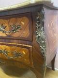 Louis XV style commode, in rosewood marquetry.