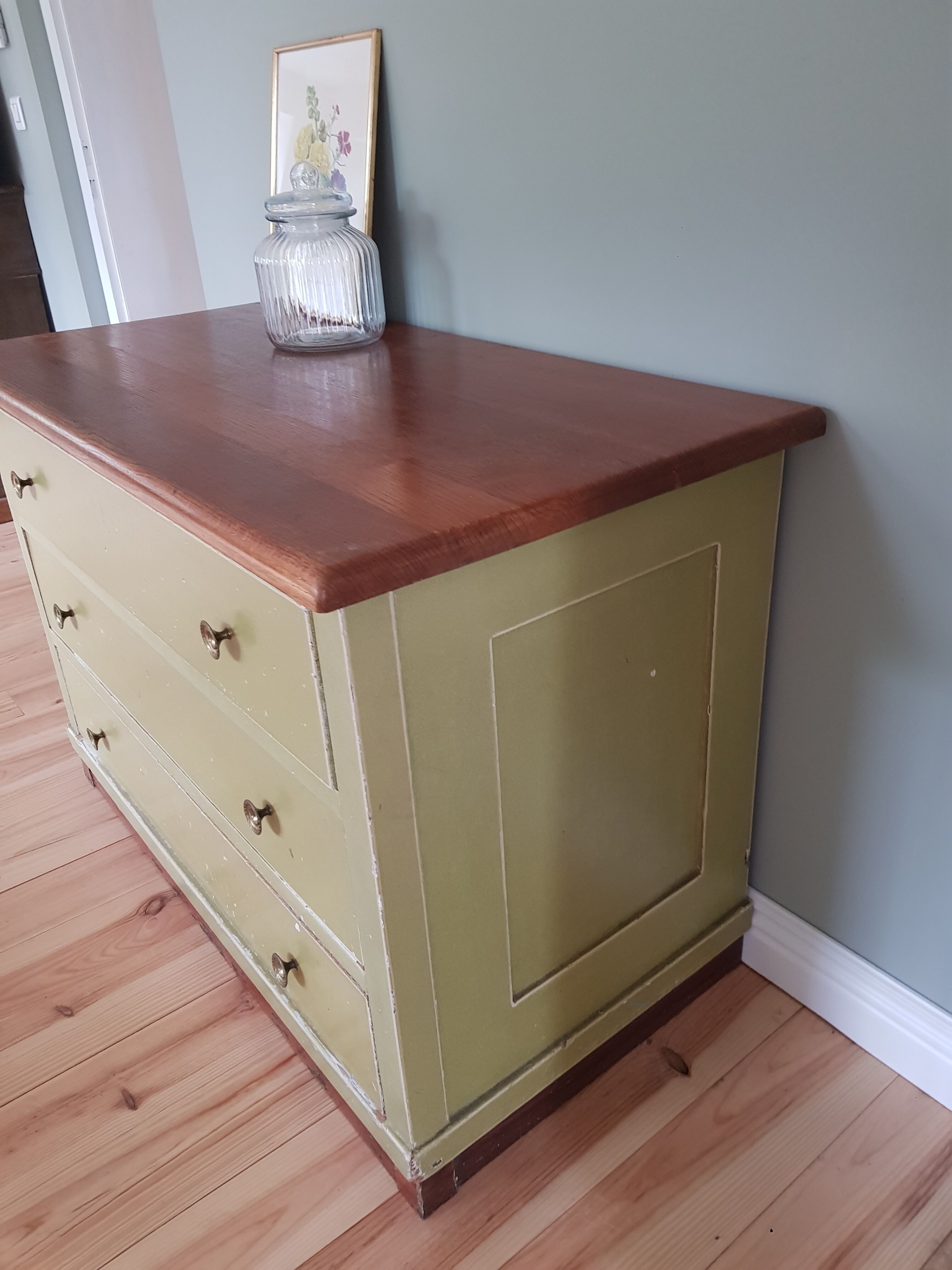Commode rétro dans son jus
