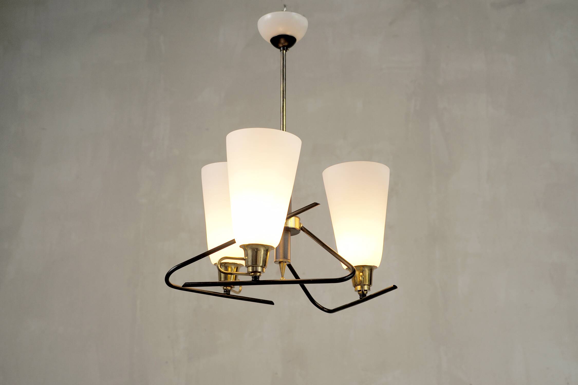 Italian chandelier with three opalines, 1950