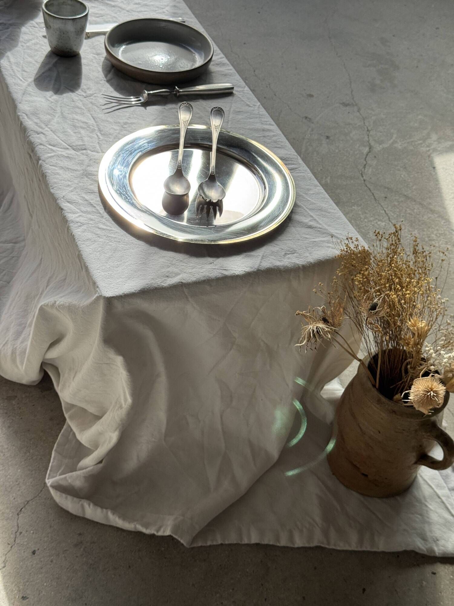 Round silver-plated tray with a wide gold border D30 H2