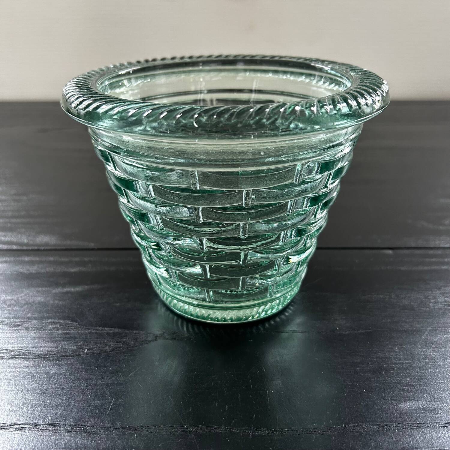 Woven relief glass planter