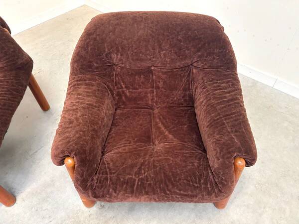 Set of mid-century lounge chairs in oak and teddy