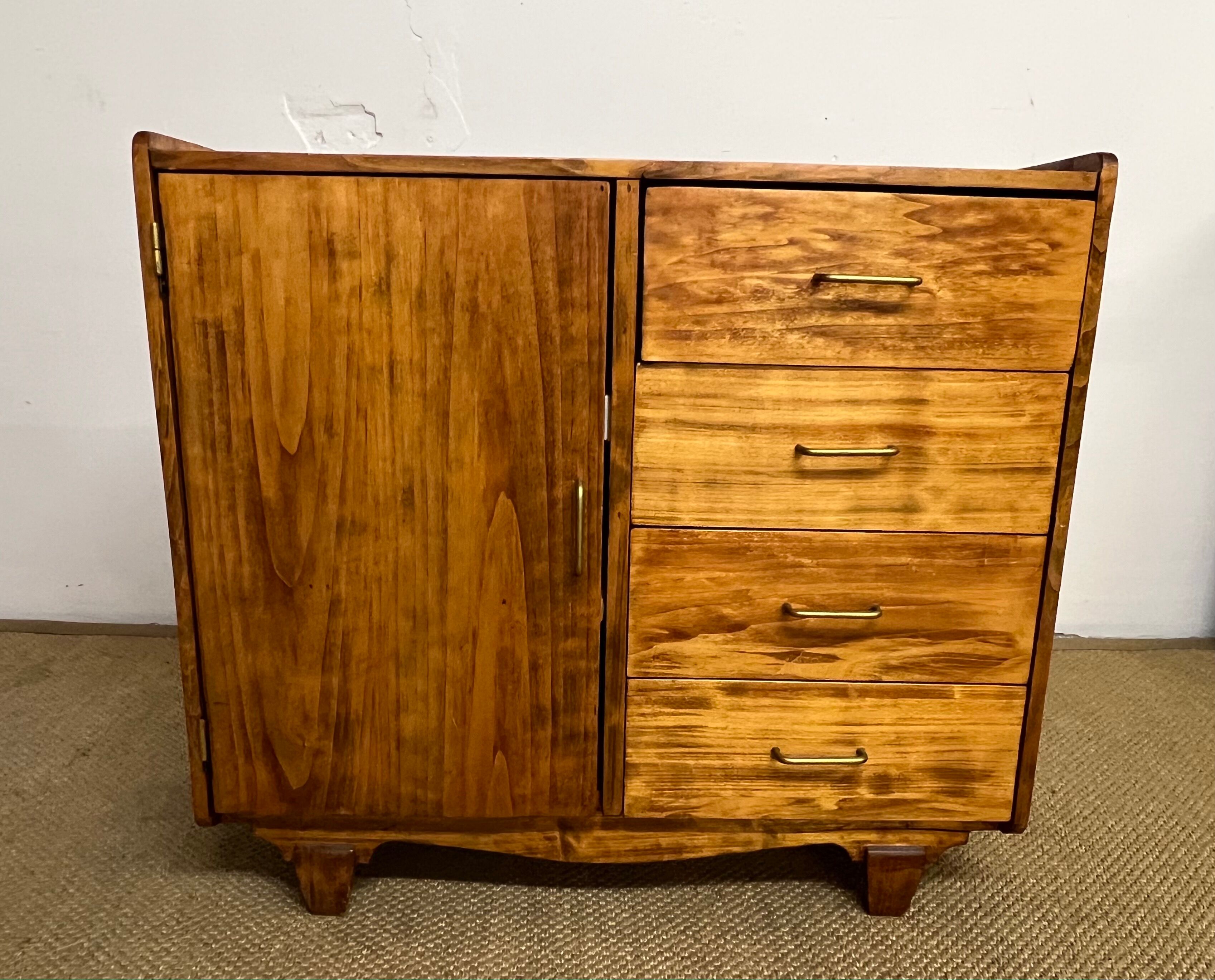 Small storage cabinet / chest of drawers