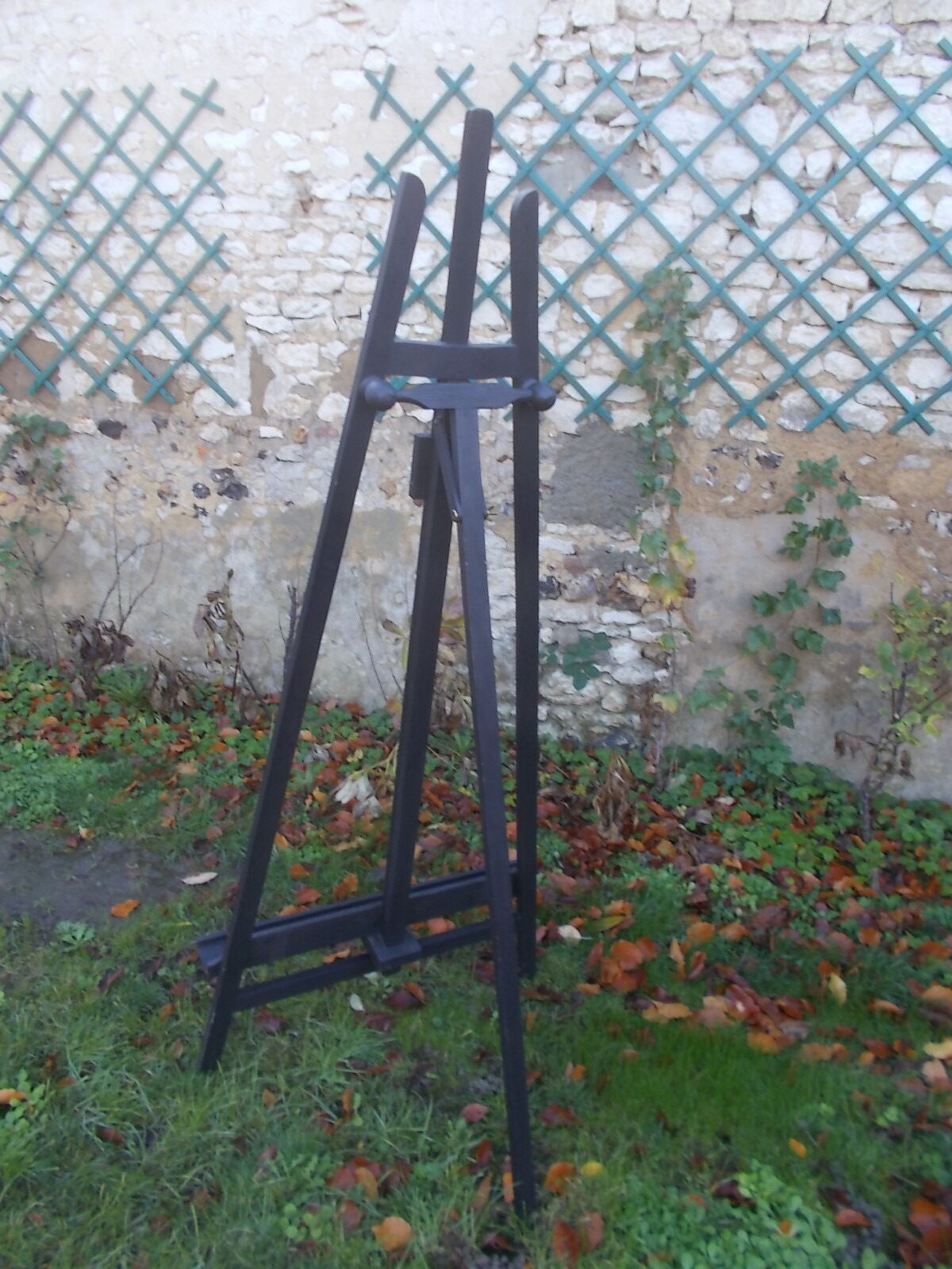 Wooden painter's easel