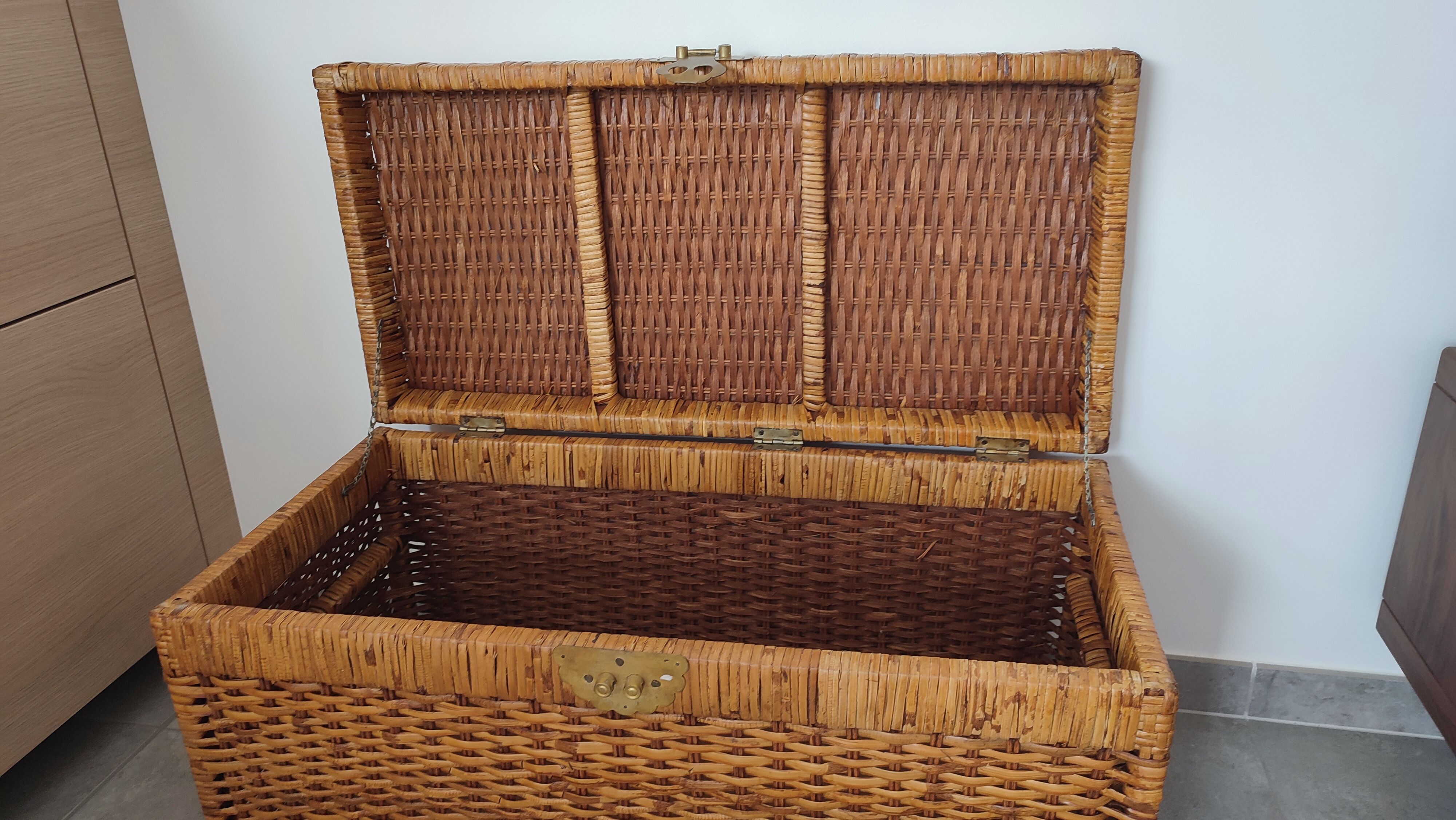 Wicker trunk
