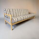 Vintage wooden daybed / canapé / day bed