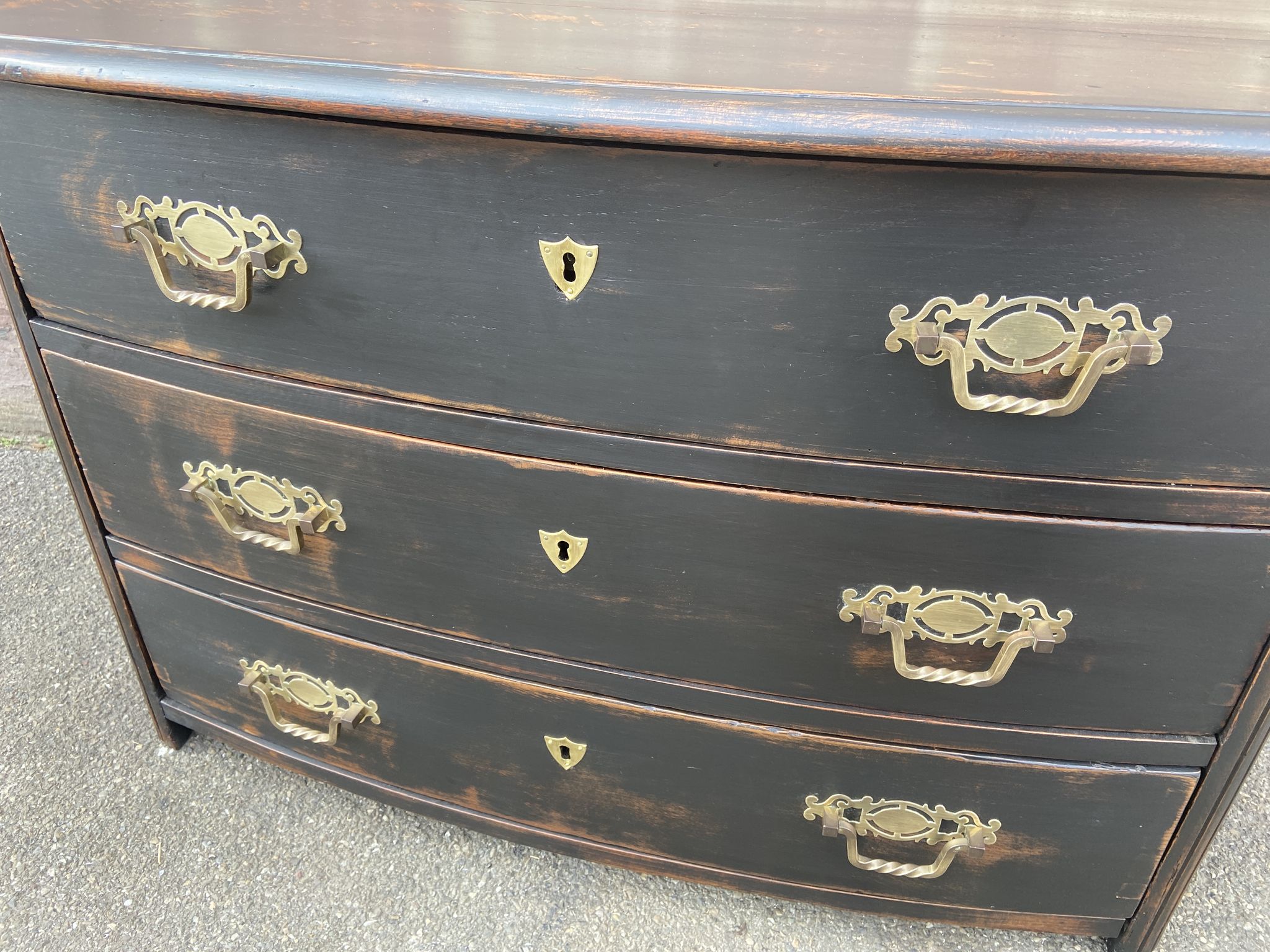 Alsatian curved chest of drawers XVIIIth patinated