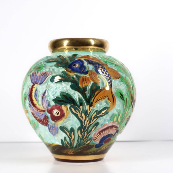 Vase boule en céramique Cerdazur Monaco décor marin en relief, touches doré