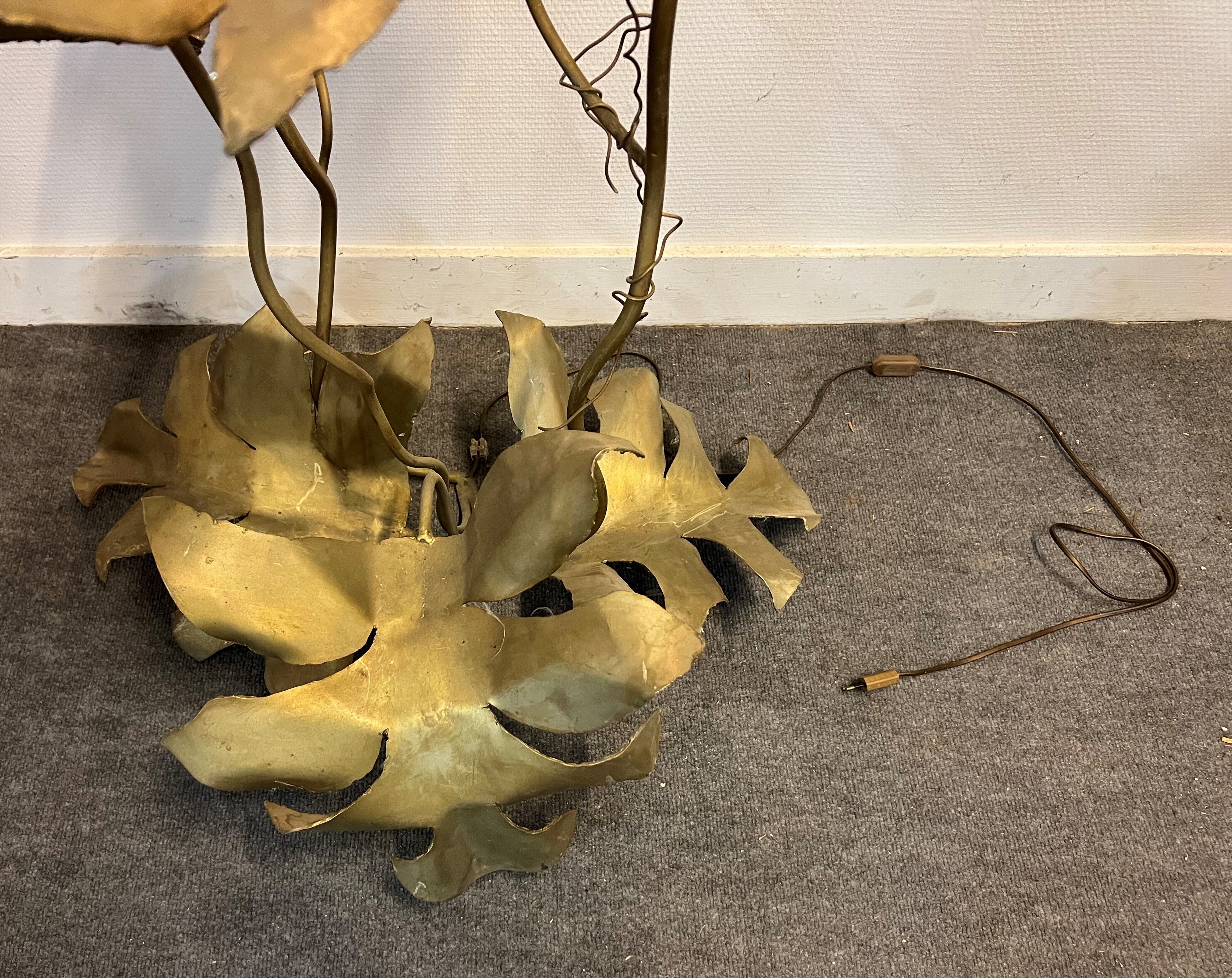Floor lamp "flowers" in gilded brass